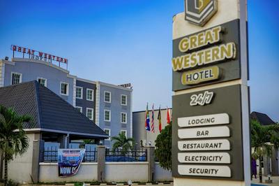 Great Western Hotel and Suites