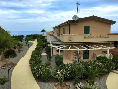 Apartment in Tropea With Sea Views & Pool
