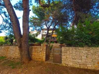 Apartment 758