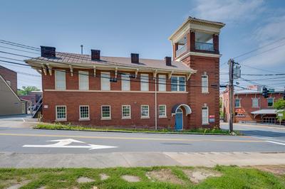 Downtown Winston-salem Condo w/ Private Library!