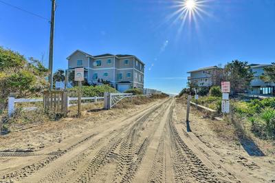 'east of the Sun' Beachside Apartment w/ Deck!