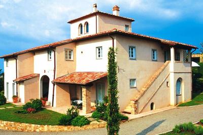 Apartment in Tuscany With Pool & Golf Access