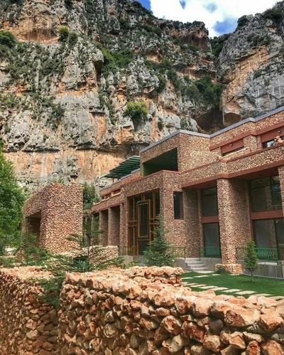 Laze Fountain Eco Hotel