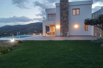 Sea View 3 Bedroom Villa Close to the Beach