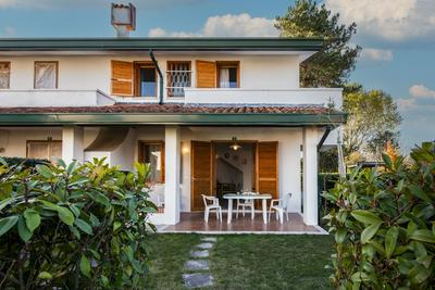 Townhouse With Pool, Garden and Close to Beach