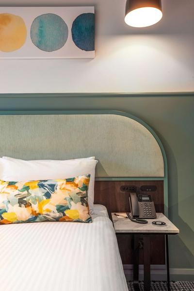 Nightelier Mitchelton The Brook