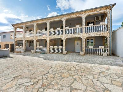 Snug Apartment in Vir near Sea