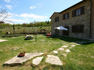Farmhouse Near Lake Trasimeno With Pool