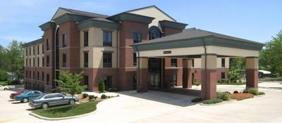 Crossroads Inn And Suites