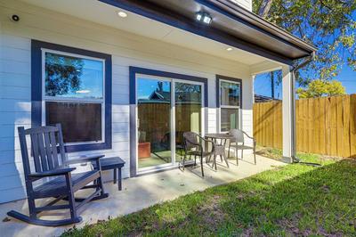 Modern Houston Retreat w/ Patio, 11 Mi to Dtwn