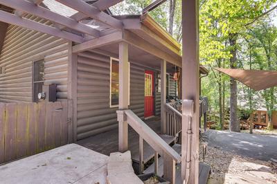 3 Mi to Table Rock Lake: Cabin w/ Fire Pit!