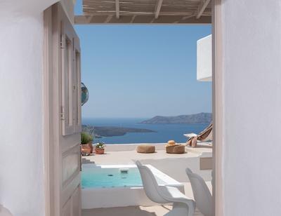 Globe Suites