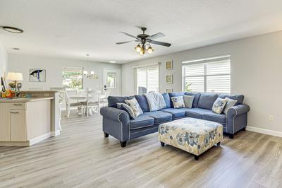 6 Mi to Lake Sumter Landing: Home w/ Perks!