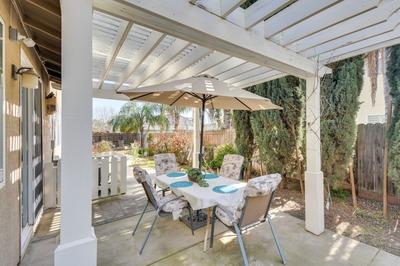 4 Mi to Dtwn Merced: Spacious Home w/ Yard!