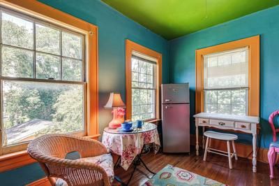Half-mi to Dtwn: Cozy Roanoke Apt!