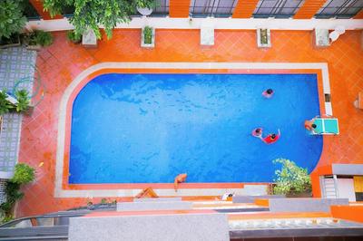 Ruby Riverside Hotel & Hostel