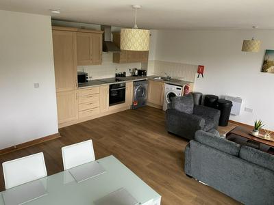 2 Bed 1 Bath Nr Train Station Parking 3