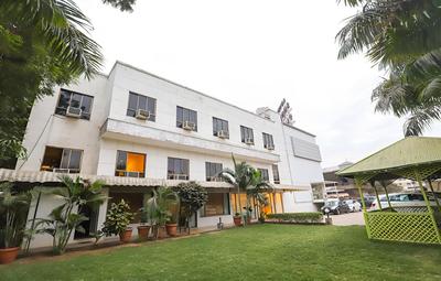 OYO 2494 Hotel Shree Plaza