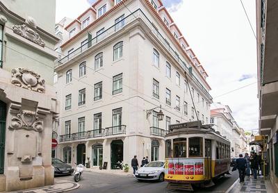 JOIVY Sunny 1-bed flat w/terrace&sea view in Baixa, 3mins to Arco da Rua Augusta