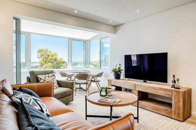 2bed Mouille Point Apartment w Amazing Cape Views