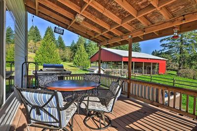 Peaceful, Pet-friendly Washougal Paradise!
