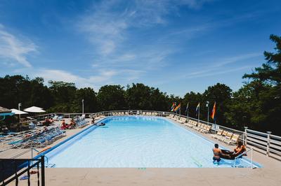 Rainbow Mountain Resort