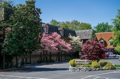 Riverside Inn