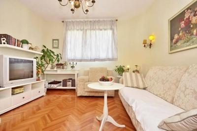 Ivory - Central and Comfortable - A1