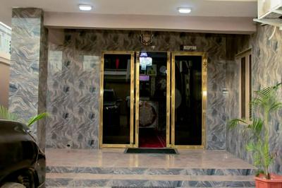 5 Star Saint Hotel