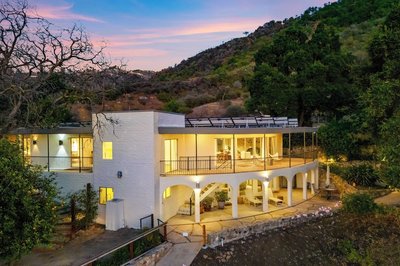 Malibu Hills Home w/ Balcony & Mountain Views Cielo Curve by Avantstay