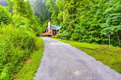 3 Mi to Museums: Smoky Mountains Cabin w/ Deck
