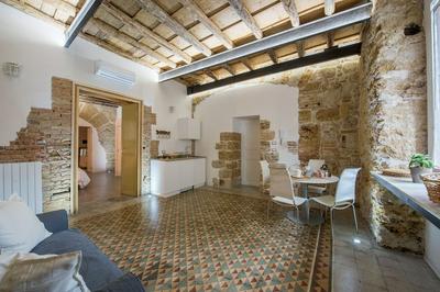 Stylish house in front of Casa Professa