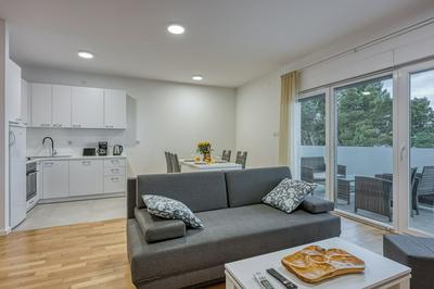 Cikat Bay Modern Apartment