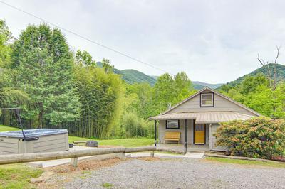 Private Hot Tub: Cottage Near Hikes & Pigeon River