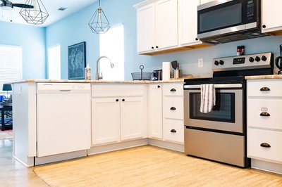 Clean & Serene House + Studio - Easy On/off I-40