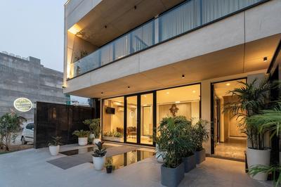 The Lodgers Luxury Hotel Near GolfCourse