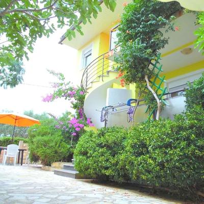Floral Apartments Yazzy 2