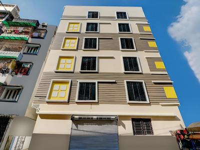 Goroomgo Luxurious Stay Kolkata