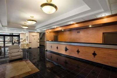 Lorain Studio Suites