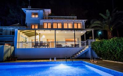 Danai's Secluded Paradise - Azure Coastal Dreams