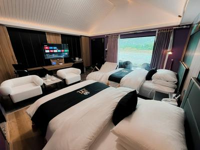 IYI LUXURY INN