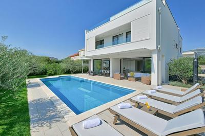 5-bedroom Villa Near Split With Pool