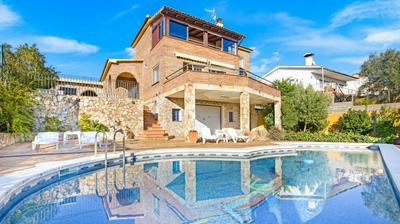 Sotet in Vidreres With 4 Bedrooms and 2 Bathrooms