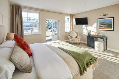 Host & Stay The Raven Hotel Rooms