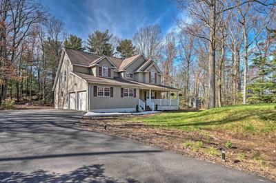 Tannersville House: Bar & Deck, 2 Mi to Ski Resort