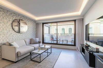 2 Room Apartment in Heart of Cannes+20m2 Terrace