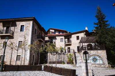 Trikolonion Country Hotel