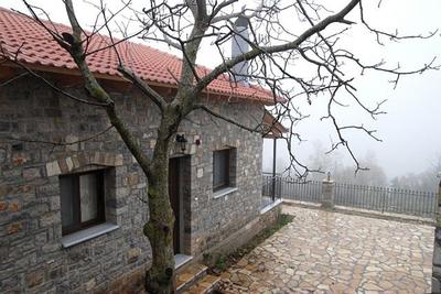 Oreini Nafpaktia Houses