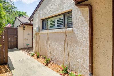 Walk to Restaurants: Downtown Leesburg Townhome!