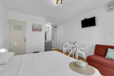 Ivica - 100m From the Beach - SA3 Narancasti